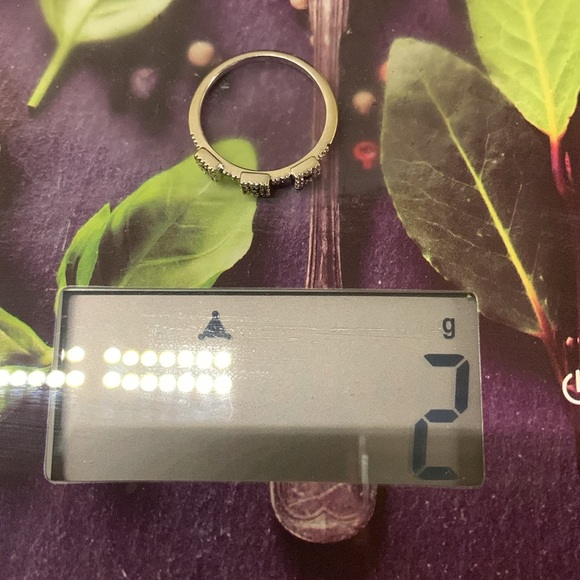 14K White Gold Ring with diamonds - Picture 5 of 6